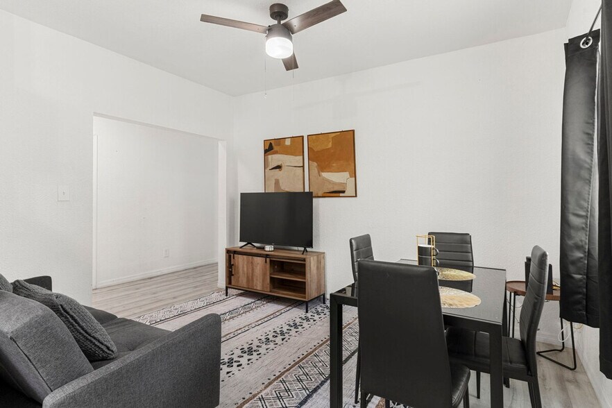 Building Photo - 2218 E 20th Ave