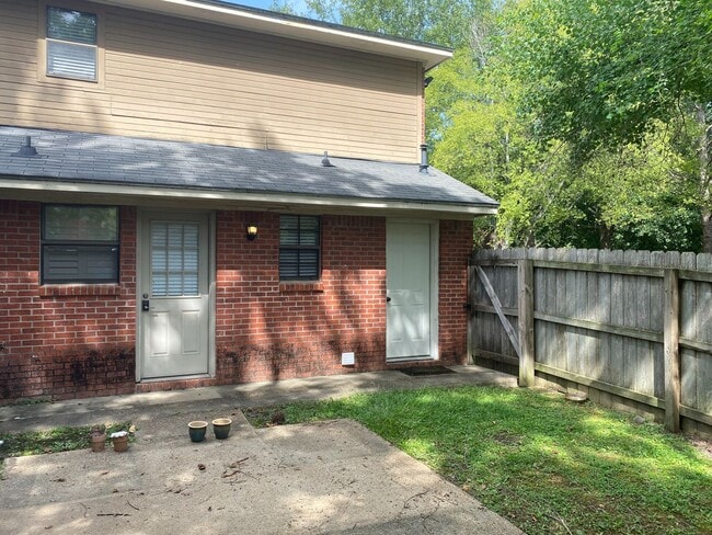 Building Photo - 2/1.5 Townhome For Rent in Ridgeland