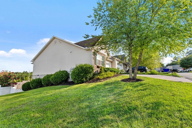 Building Photo - 2 Bedroom, 2 Bath Townhouse for Rent in Kn...
