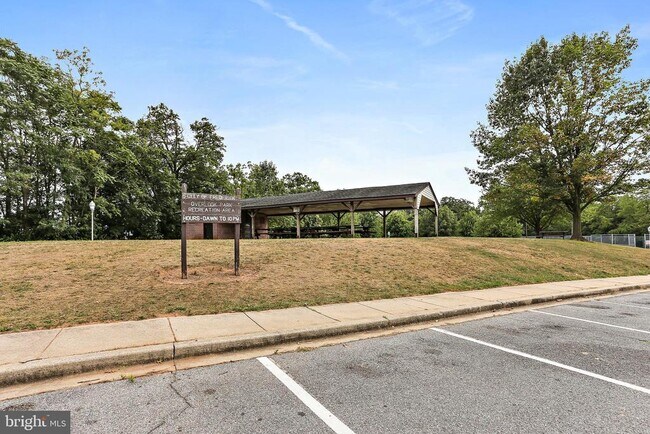 Building Photo - 570 Eisenhower Dr