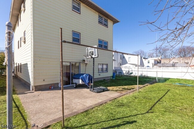 Building Photo - 21 Avenue A