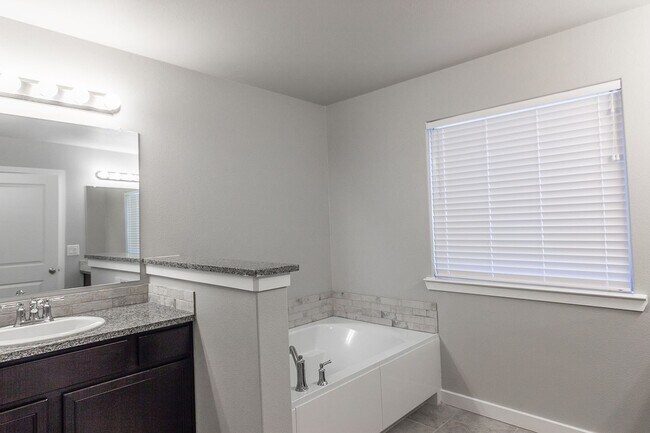 Building Photo - Pre-Leasing - 4 bed/2 bath Frenship School...