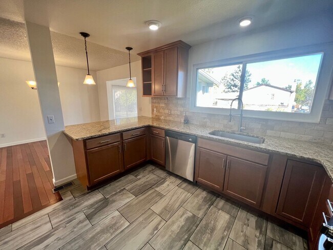 Building Photo - Spacious 3bed, 2.5 bath, Willow Park House in Aurora