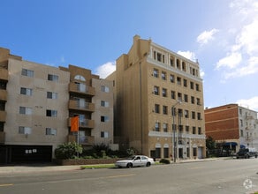 Building Photo - Guntharp Apts...Newly Remodeled Gorgeous Apartments...CALL NOW!