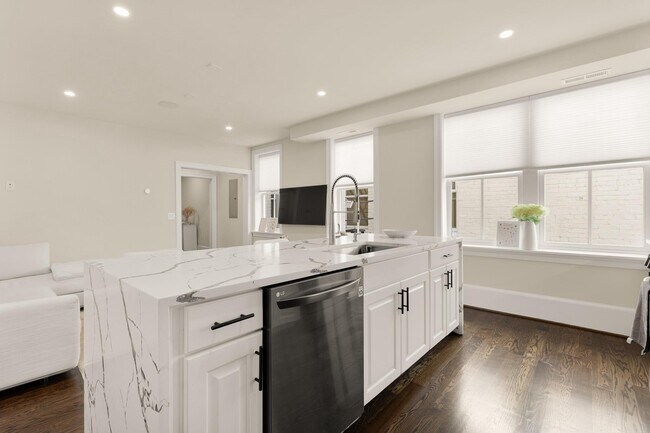 Building Photo - 1305 30th St NW