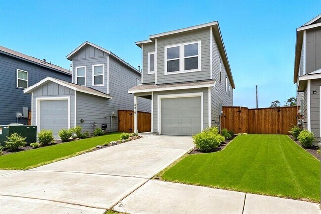 Building Photo - 18210 Via Aurelia Dr