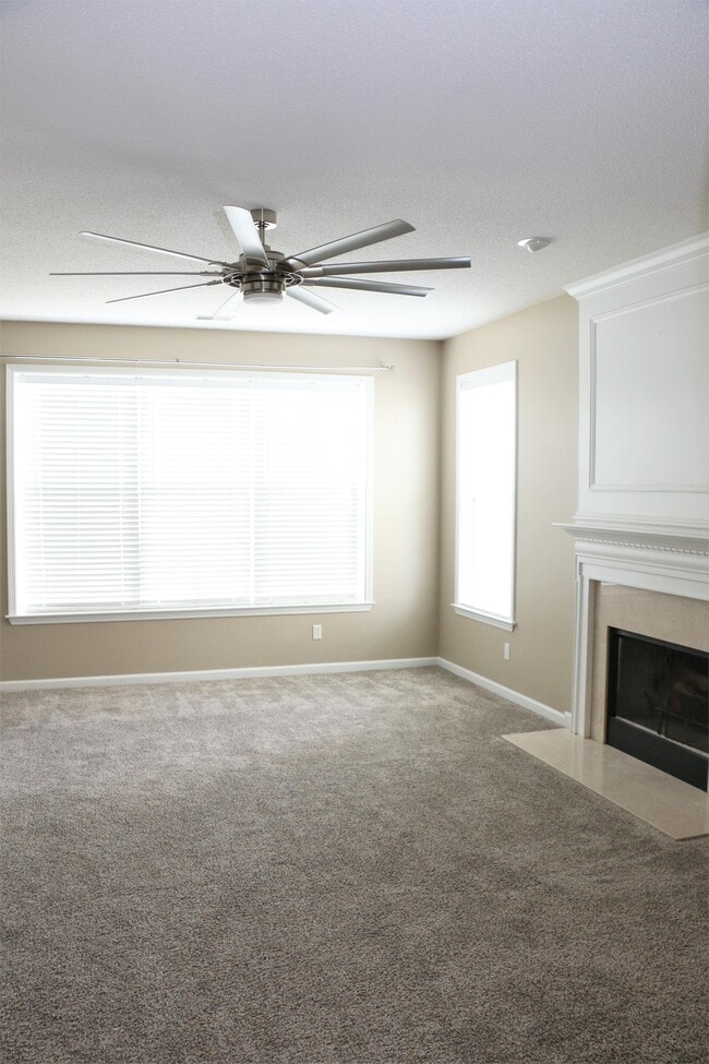 Building Photo - 10 Bushwood Dr