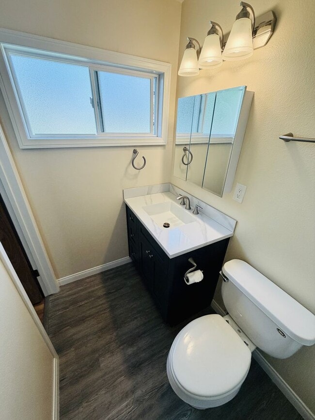 Building Photo - Single Story 4 Bedroom Ranch Style Home in Anaheim!