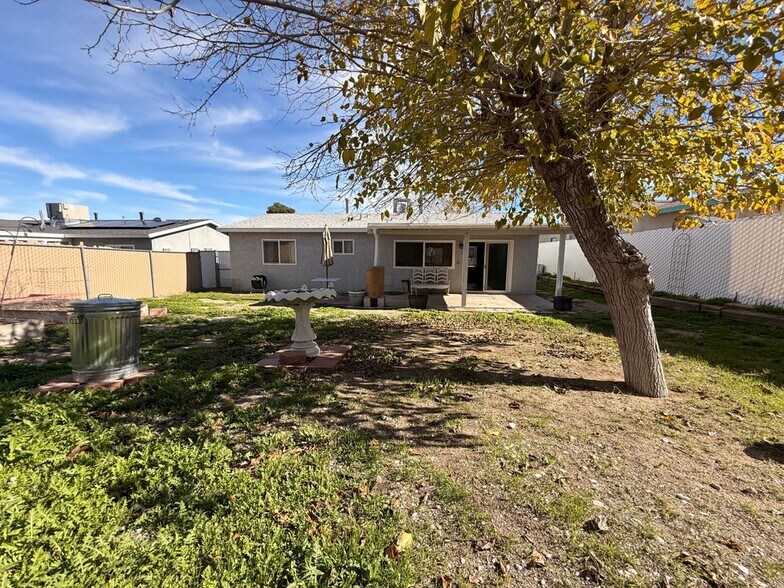 Building Photo - 308 Muir St