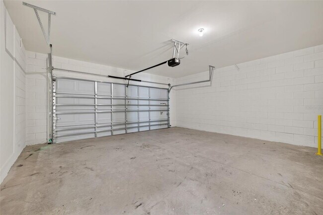 Building Photo - 2893 House Finch Rd