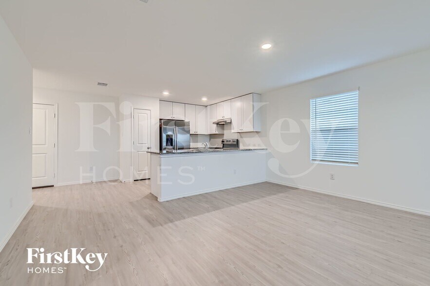 Building Photo - 3945 Far Horizon