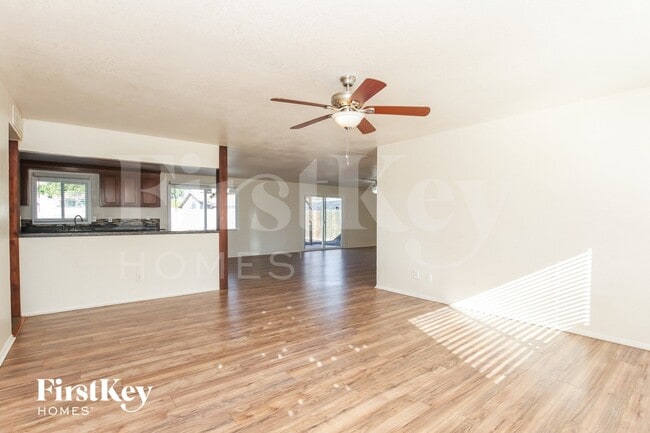 Building Photo - 3502 E Greenway Ln