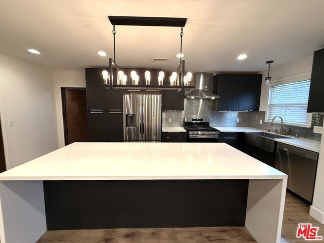 Building Photo - 5757 Vesper Ave