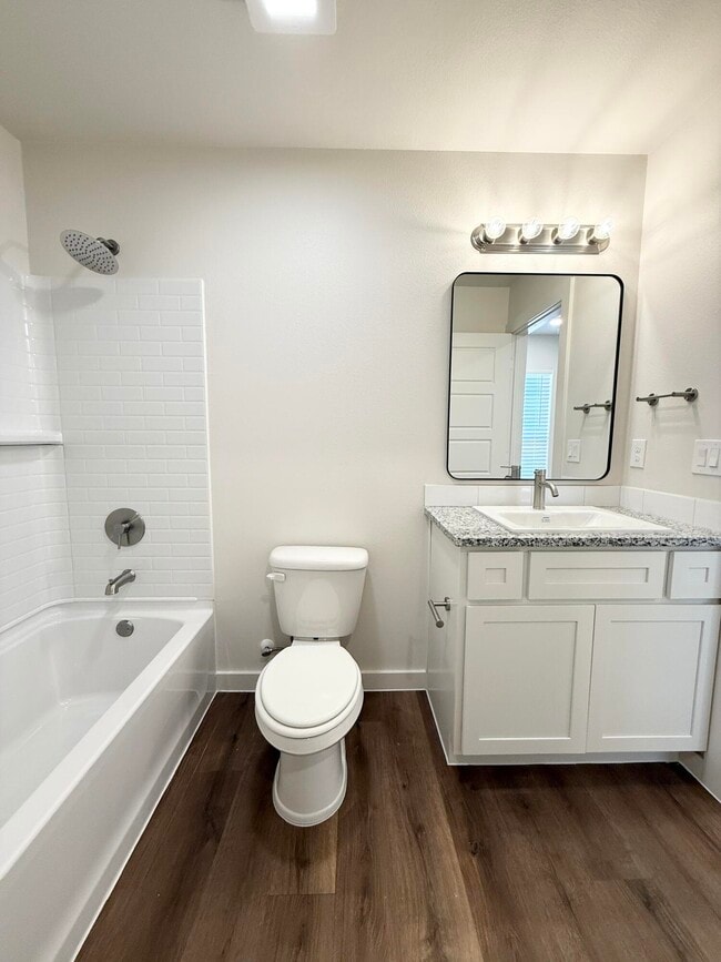 Building Photo - 1615 N Clinton Ave