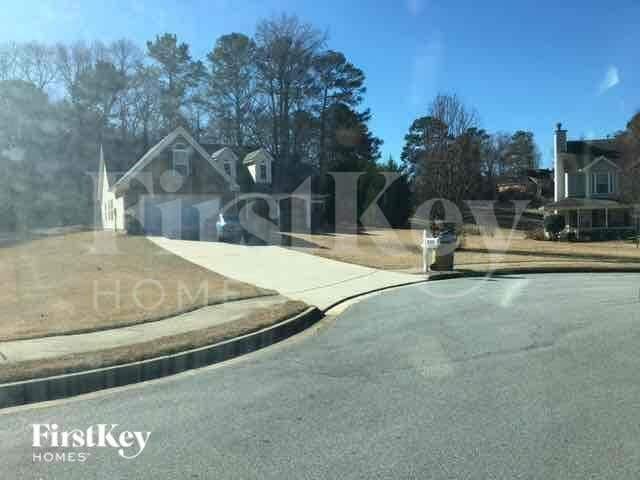 Building Photo - 3349 Meadovista Dr