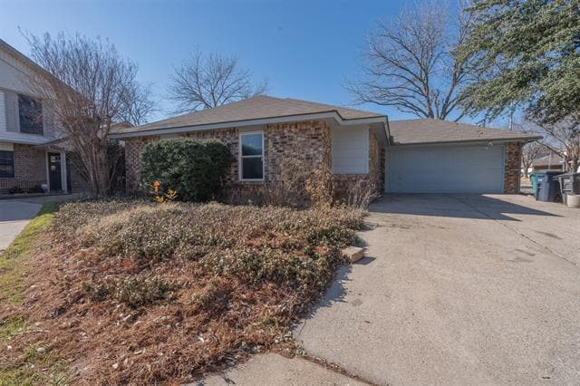 Building Photo - 2911 Forest Creek Dr