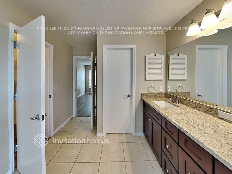 Building Photo - 819 Reflections Loop E