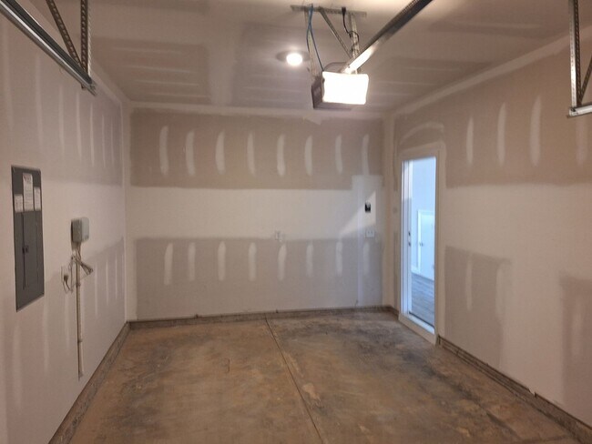 Building Photo - 725 Gatestone Ln