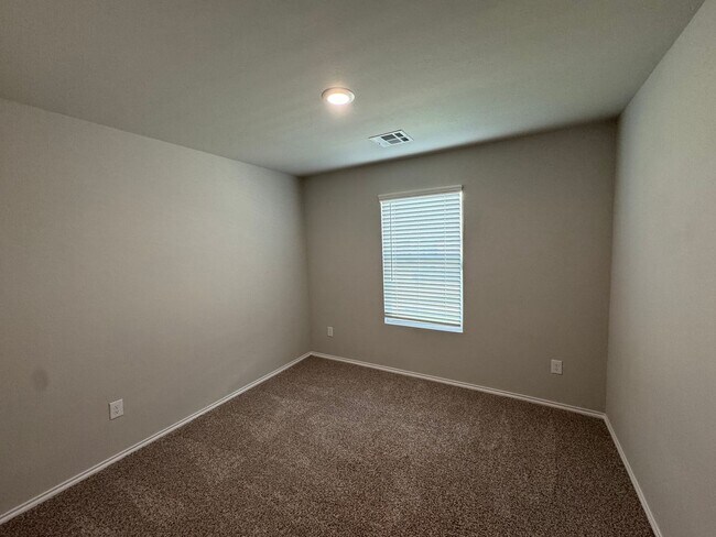 Building Photo - Beautiful 4 Bedroom 2.5 Bathroom Home in Piedmont Schools (Neighborhood Park/Splash Pad)