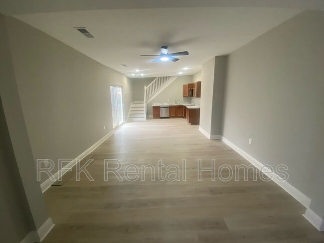 Building Photo - 2224 Langley Ave