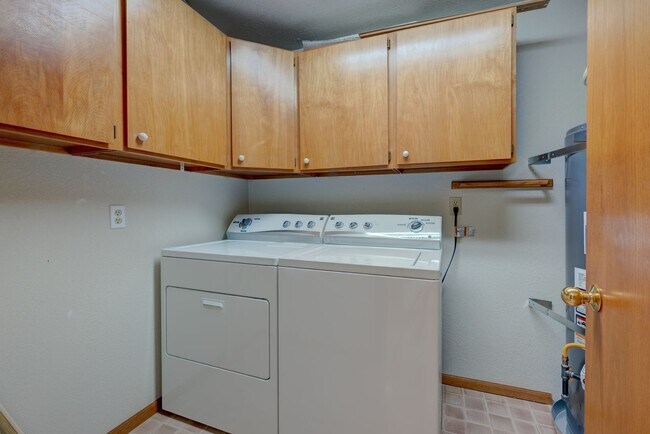 Building Photo - 2 Bed 2 Bath Apartment with a View