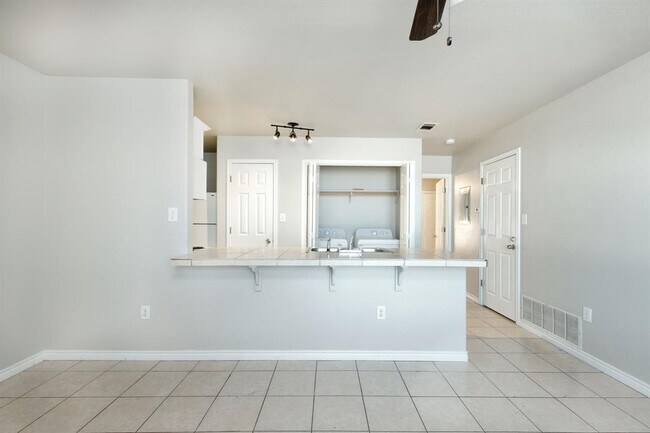 Building Photo - 107 Castleberry Ct