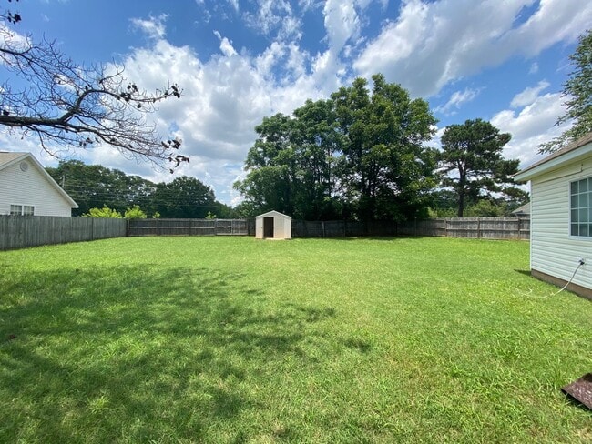 Building Photo - 205 Drayton Ct
