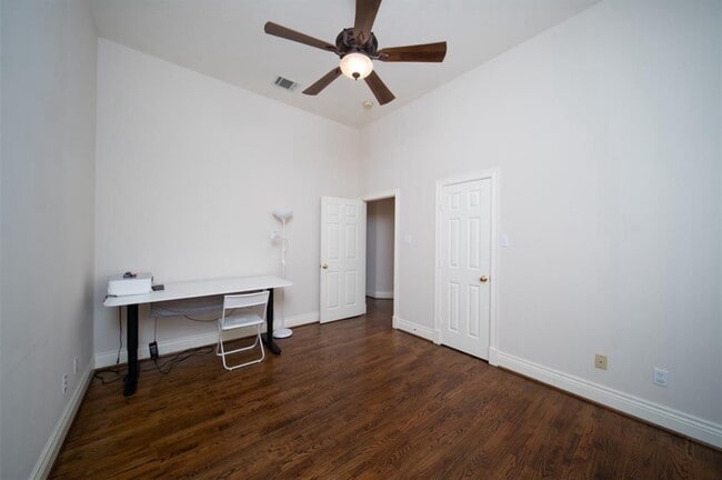 Building Photo - 5902 Garden Hills Dr