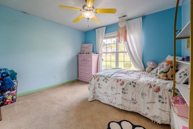 Building Photo - 220 Dolphin Dr