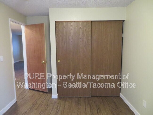 Building Photo - 1011 18th St NE