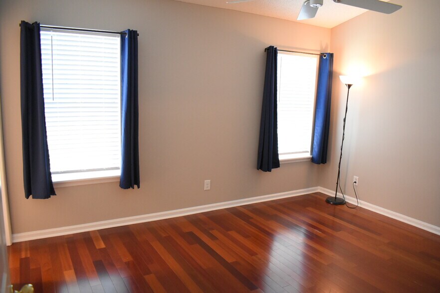 Building Photo - 4824 Weybridge Ln