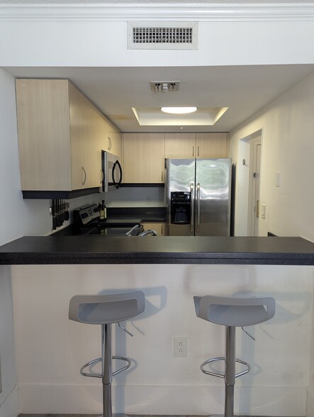 Building Photo - 2951 S Bayshore Dr