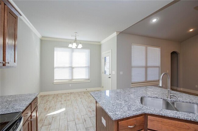 Building Photo - 116 Alder St