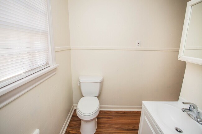 Building Photo - Pre Lease this Tech Terrace Beauty