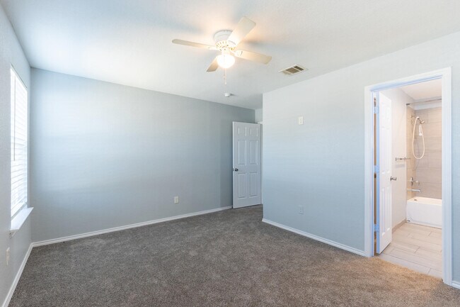 Building Photo - 6918 Crestway Dr