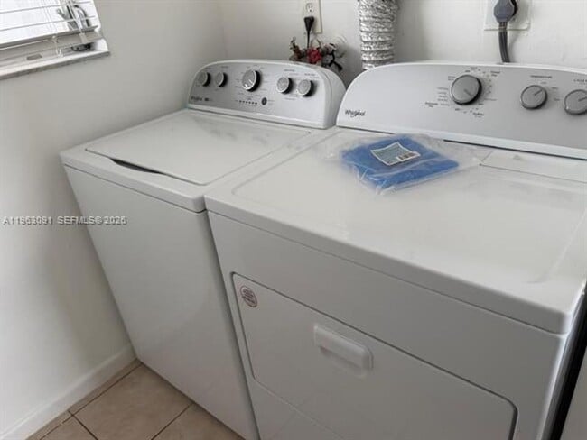 Building Photo - 4617 NW 2nd Terrace