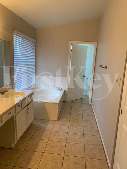 Building Photo - 7475 Babbs Ct