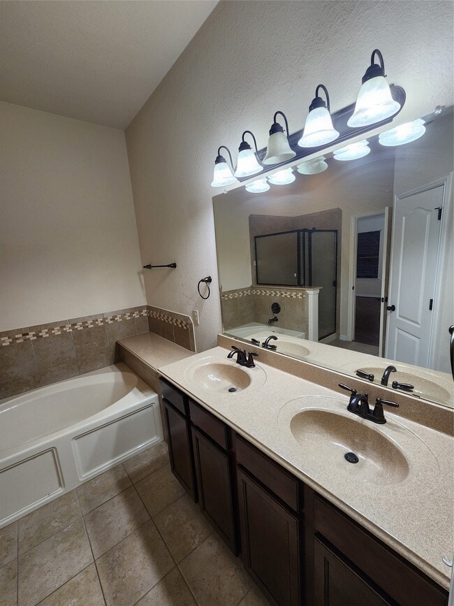 Building Photo - 4713 E Meadow Dr