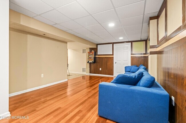 Building Photo - 7 Linden Ave