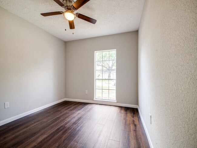 Building Photo - 287 Eldon St