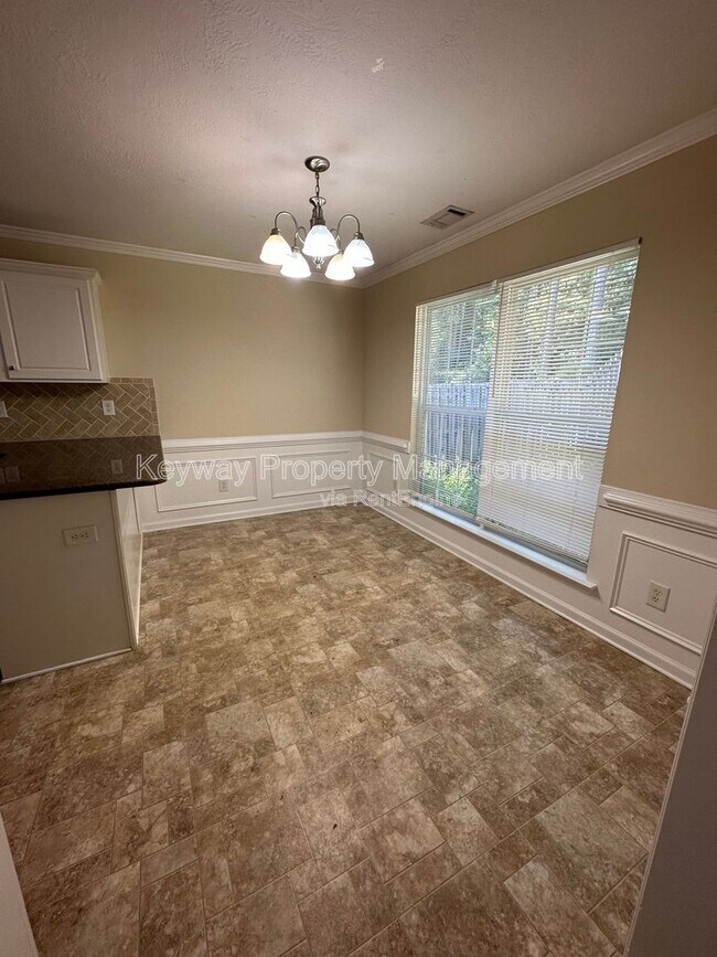 Building Photo - 2136 Sylvan Lake Dr