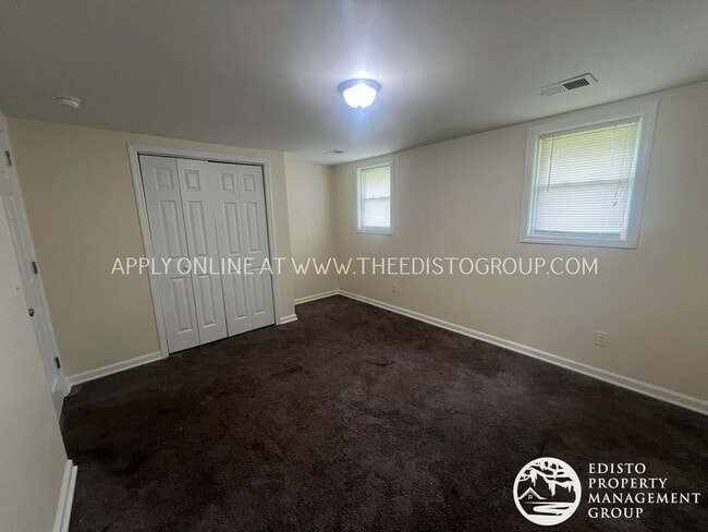 Building Photo - Charming 3BR Home with Screened Porch & Sp...