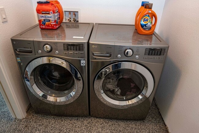 Building Photo - Beautifully updated 3/2 home in desirable Pomderosa Park- Sunnyvale