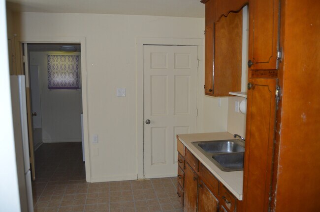 Building Photo - 208 Wilson St