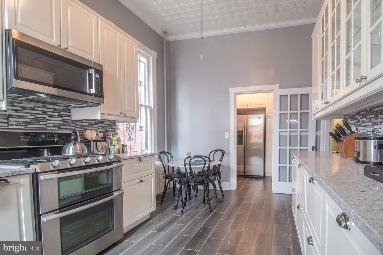 BEAUTIFUL BRAND NEW EAT-IN COOK'S KITCHEN - 2937 N Charles St