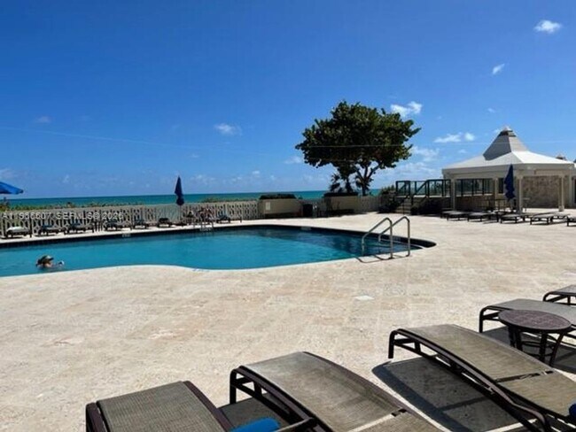 Building Photo - 5555 Collins Ave