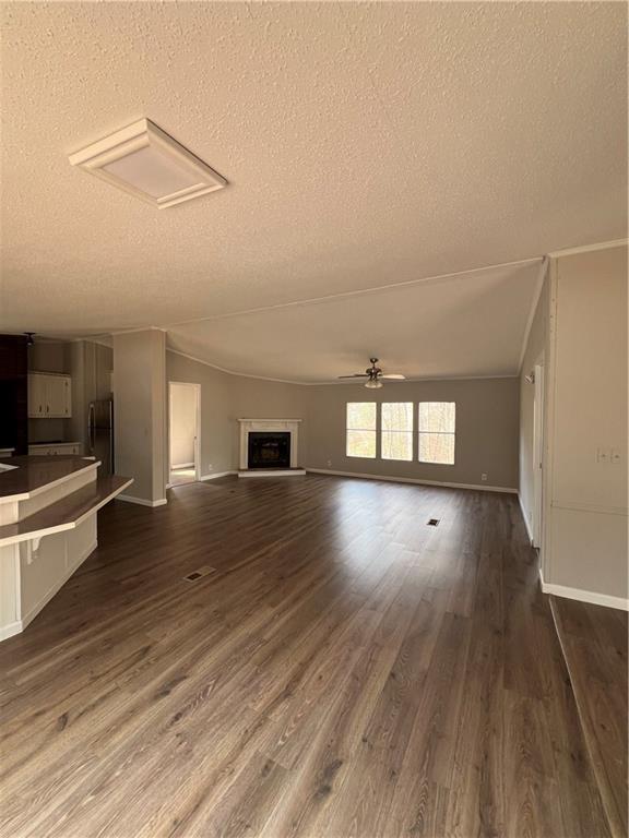 Building Photo - 465 Redwood Dr