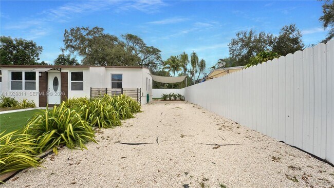 Building Photo - 1441 NE 154th Terrace