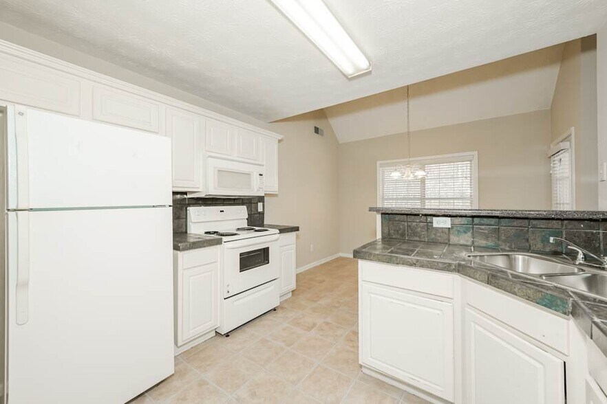 Building Photo - 291 Lakeview Pl