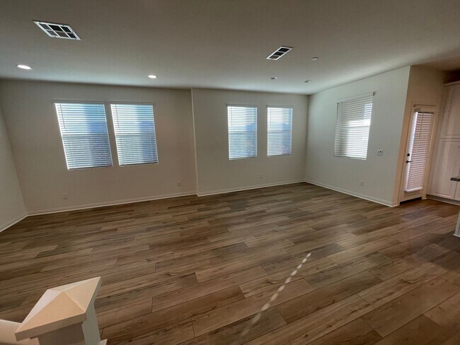 Building Photo - 3 Bed 3 Bath Townhouse in San Marcos - Brand New